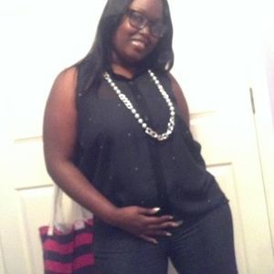 Meet your Posher, Monique